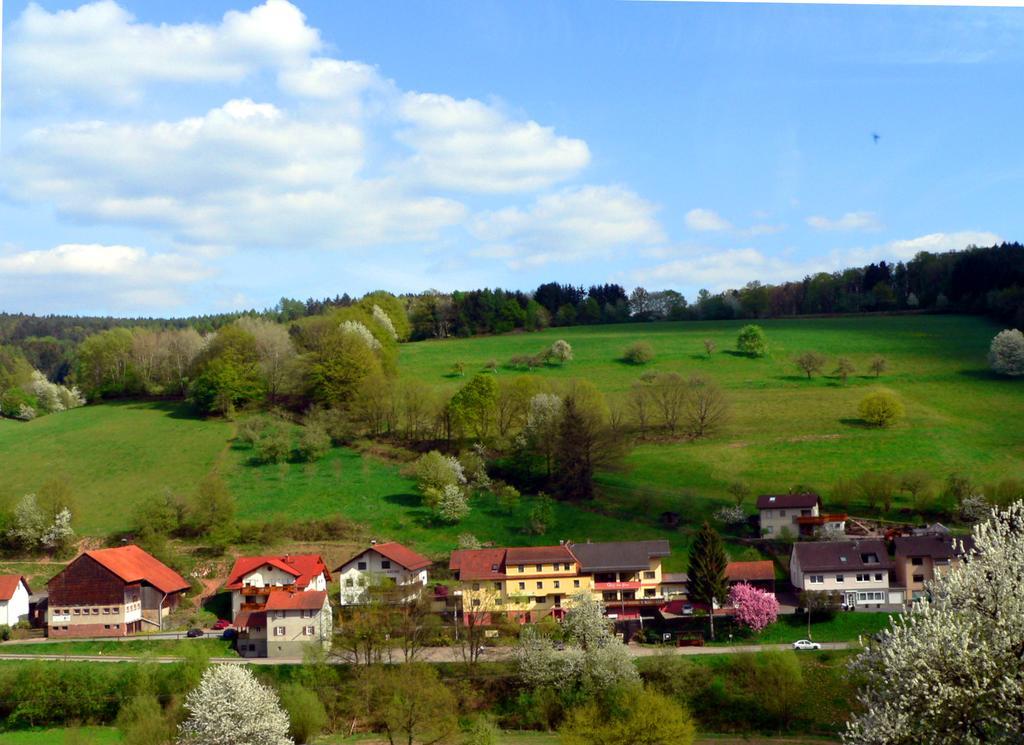 Hotel Gasthof Zur Krone Oberzent Exterior photo